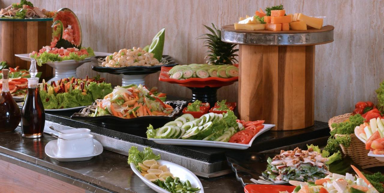 Holiday Inn Chandigarh Panchkula Exterior foto A salad bar
