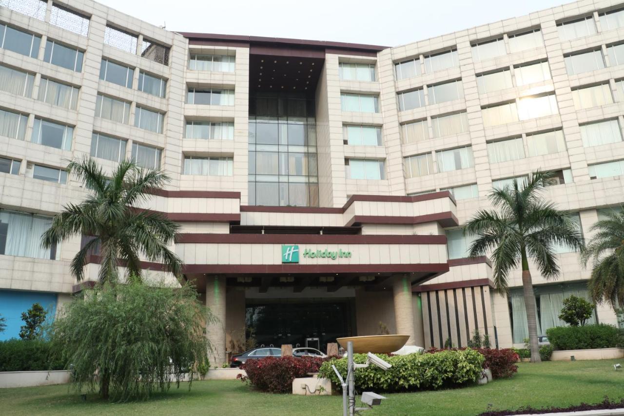 Holiday Inn Chandigarh Panchkula Exterior foto