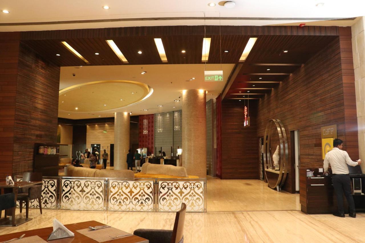 Holiday Inn Chandigarh Panchkula Exterior foto Lobby