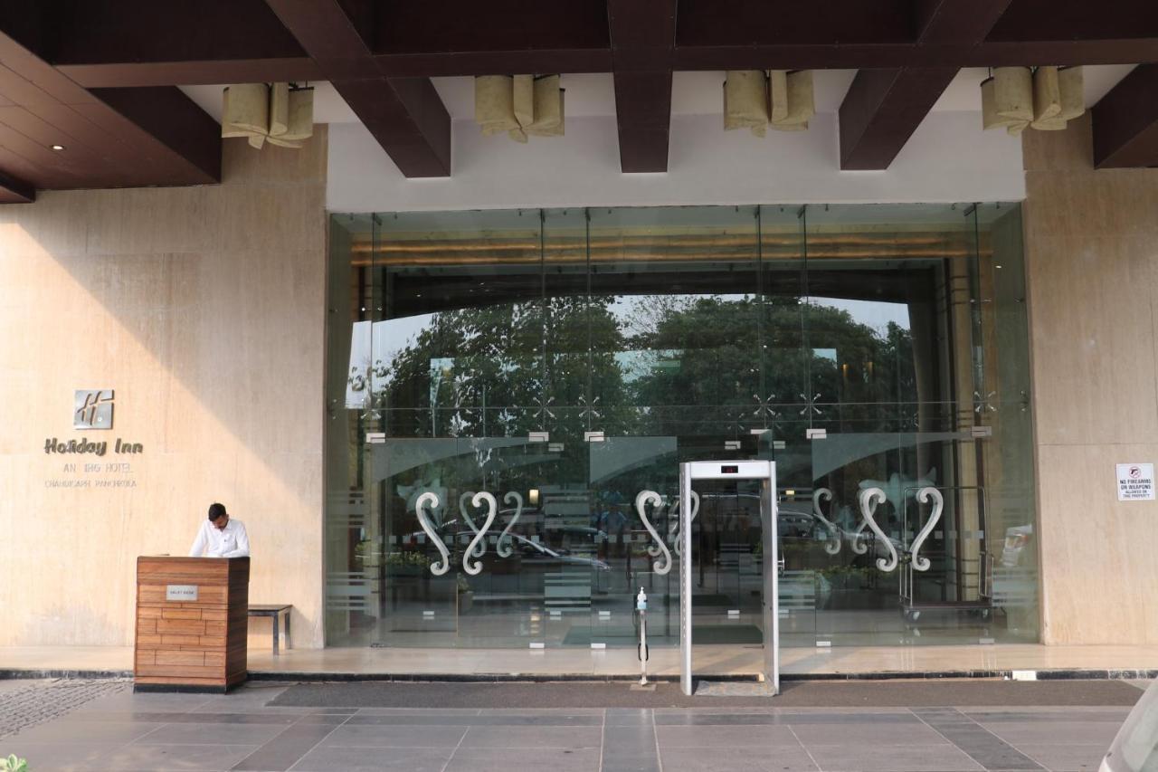Holiday Inn Chandigarh Panchkula Exterior foto