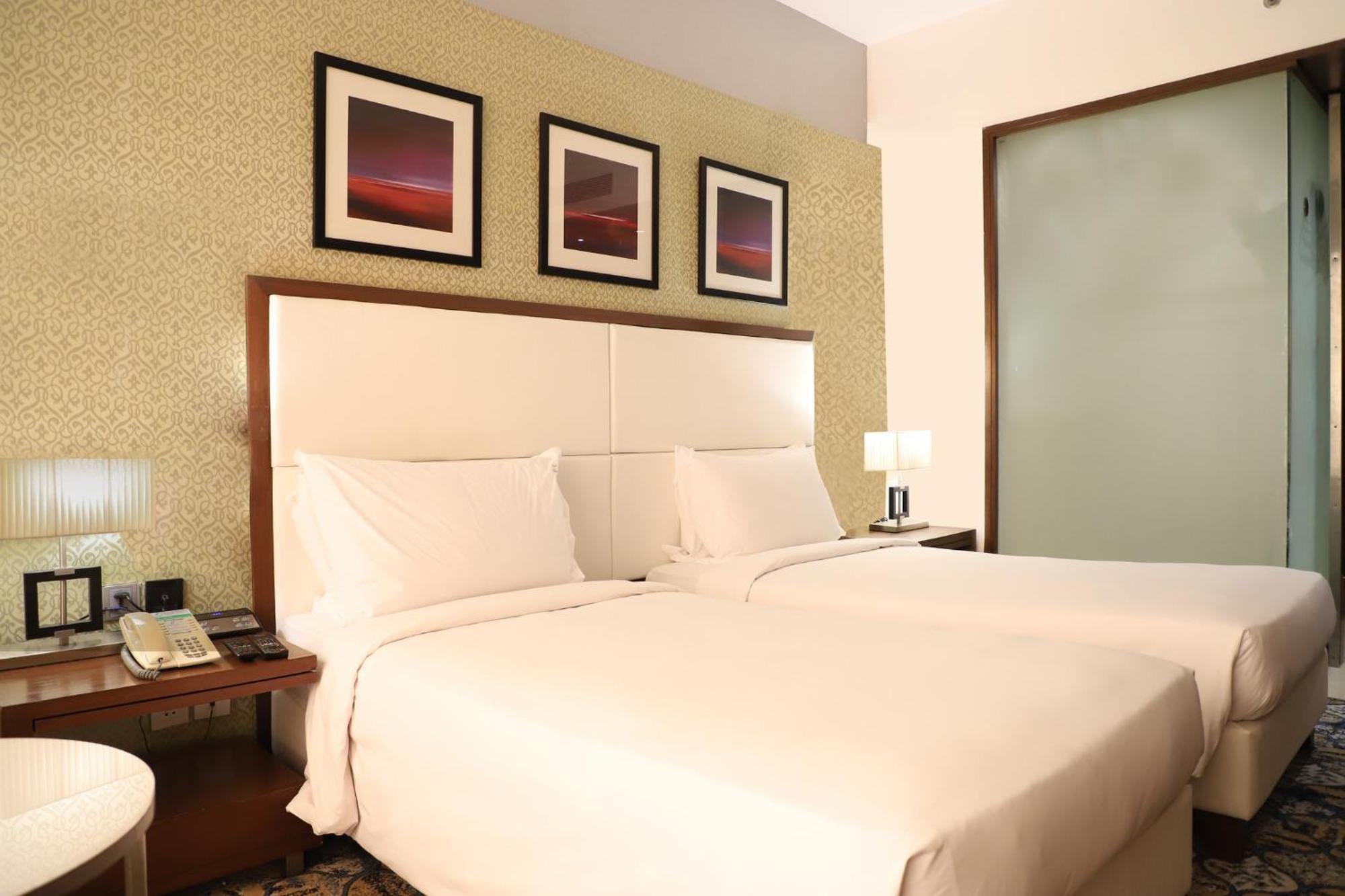 Holiday Inn Chandigarh Panchkula Exterior foto A room at the hotel